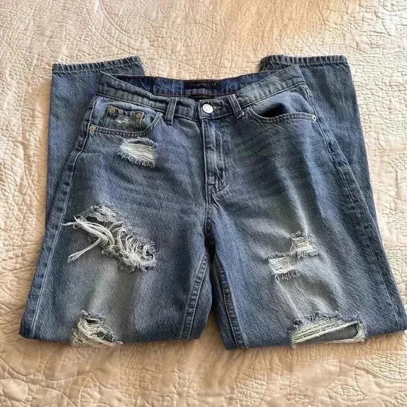 Aeropostale Mom Jean Distressed High Waisted Ripped Women’s Size 4 - Picture 8 of 11
